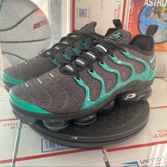 🆕 Nike Air VaporMax Plus 'Eagles' - Picture 3 of 13